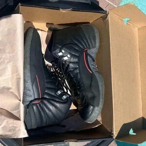 Jordan's 12 retro black and crimson men's 9.5